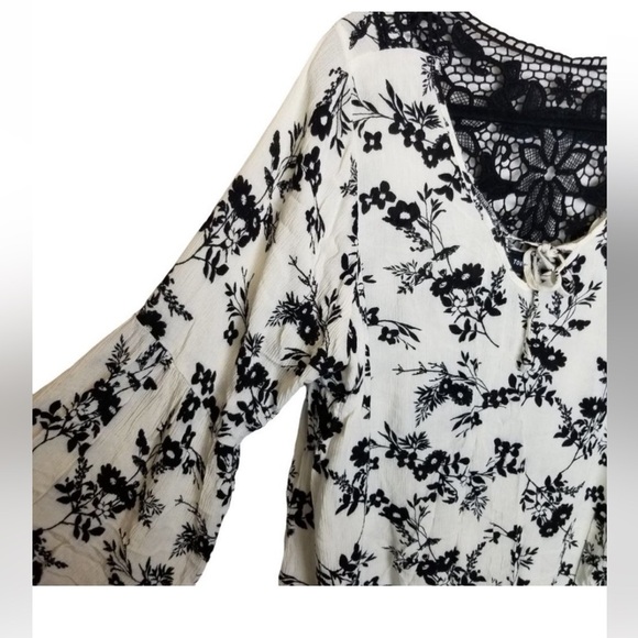 Torrid Womens 0X White Floral Print Bell Sleeve - Picture 4 of 14